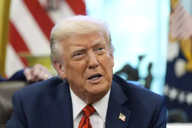  Trump’s Approval Rating Plummets With Nearly All Key Groups: Poll
