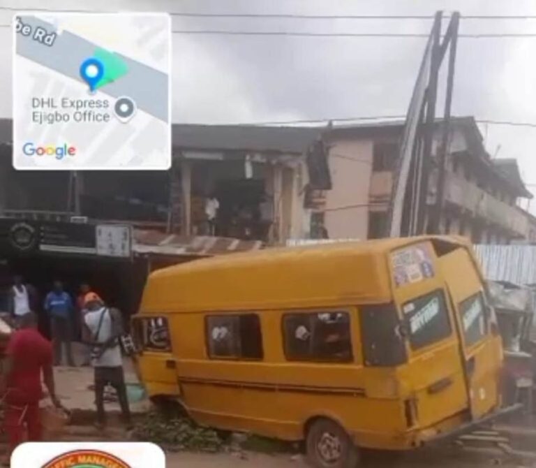 Driver, Conductor Abscond as Bus Kills Pedestrian, Injures 2 in Lagos