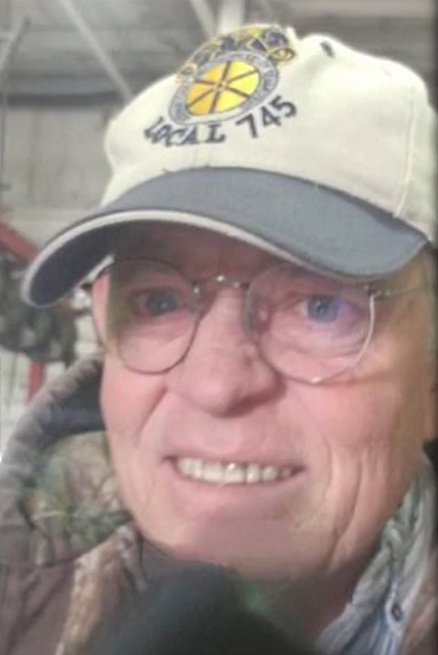 Man Dies In Bee Attack Despite Frantic Escape Attempt That Had Him Drive Through Neighbor’s Yard