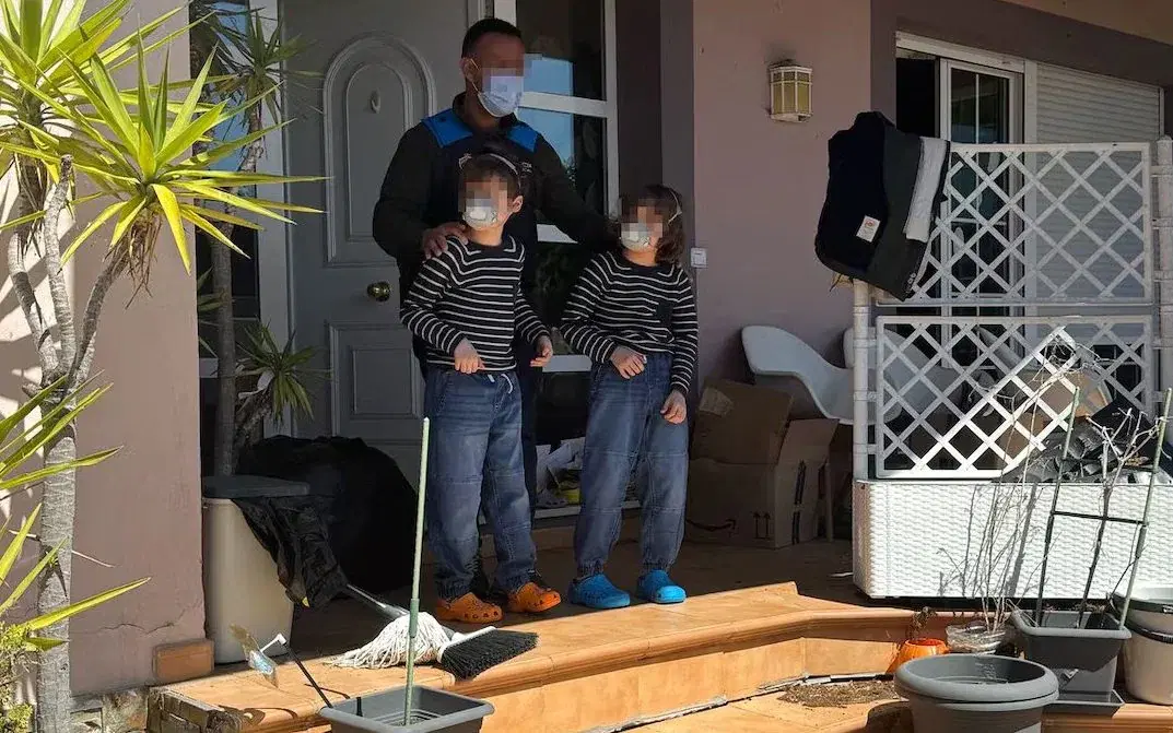  Three Children Locked Indoors For 4 Years See Sunlight For The First Time After Rescue