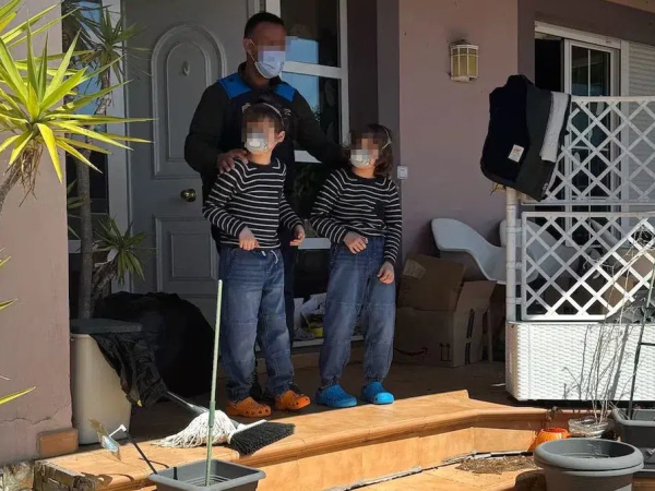  Three Children Locked Indoors For 4 Years See Sunlight For The First Time After Rescue